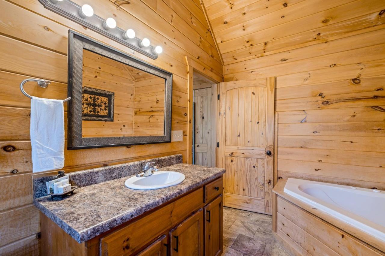 Blue Ridge Bear Bungalow Exterior photo